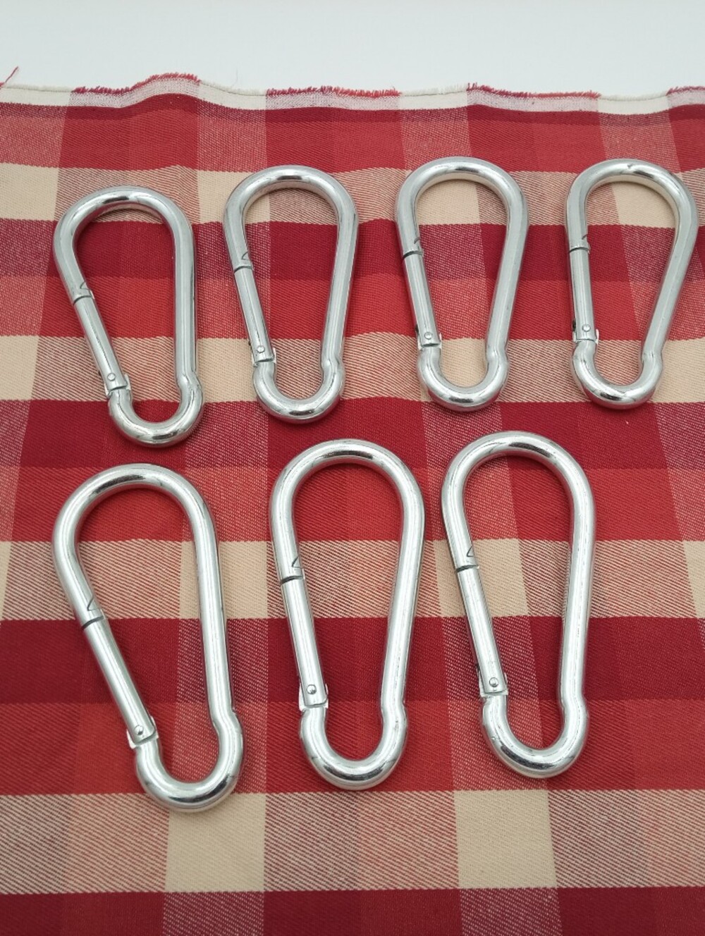 Heavy Duty Carabinas 7 Count 5 1/2 Inches Long.